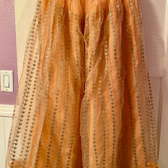 Indian/Pakistani Beautiful peach lavender parties/wedding dress. - Picture 2 of 5